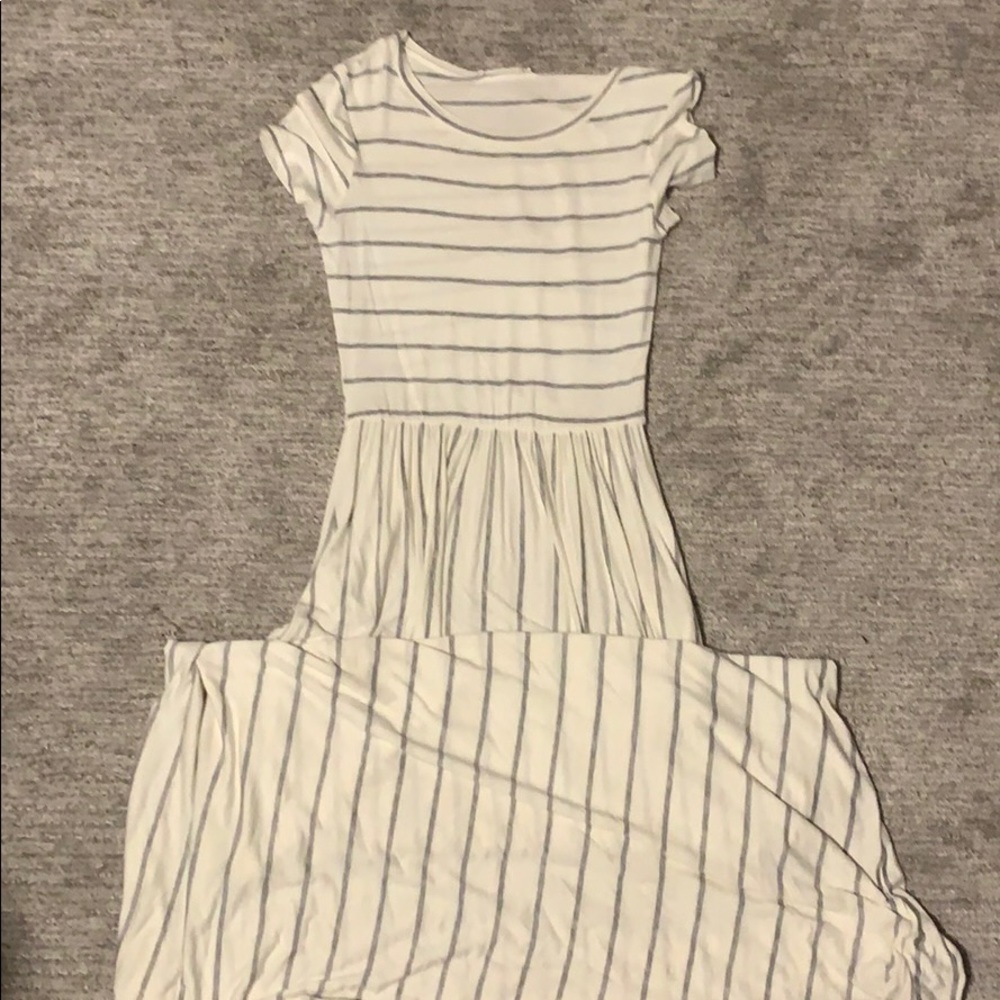 Maxi Dress with pockets!!